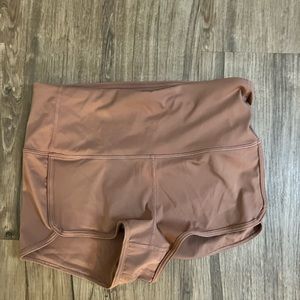 Womens size small vuori performance shorts athletic